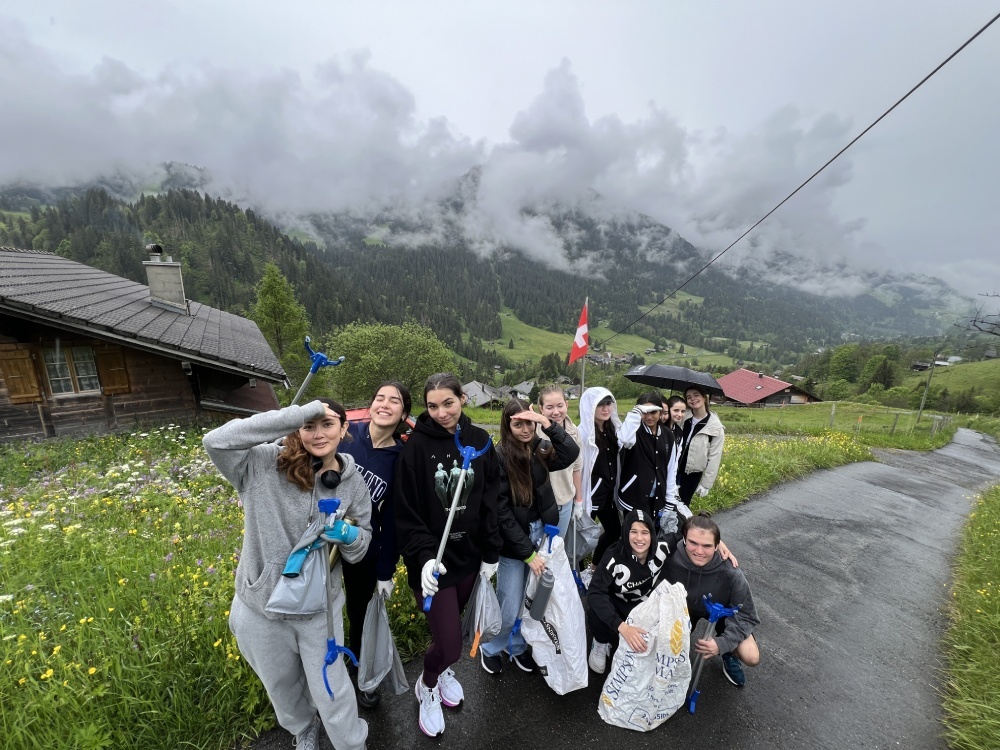 Mountain cleanup - Service Learning - Brillantmont International School - Switzerland