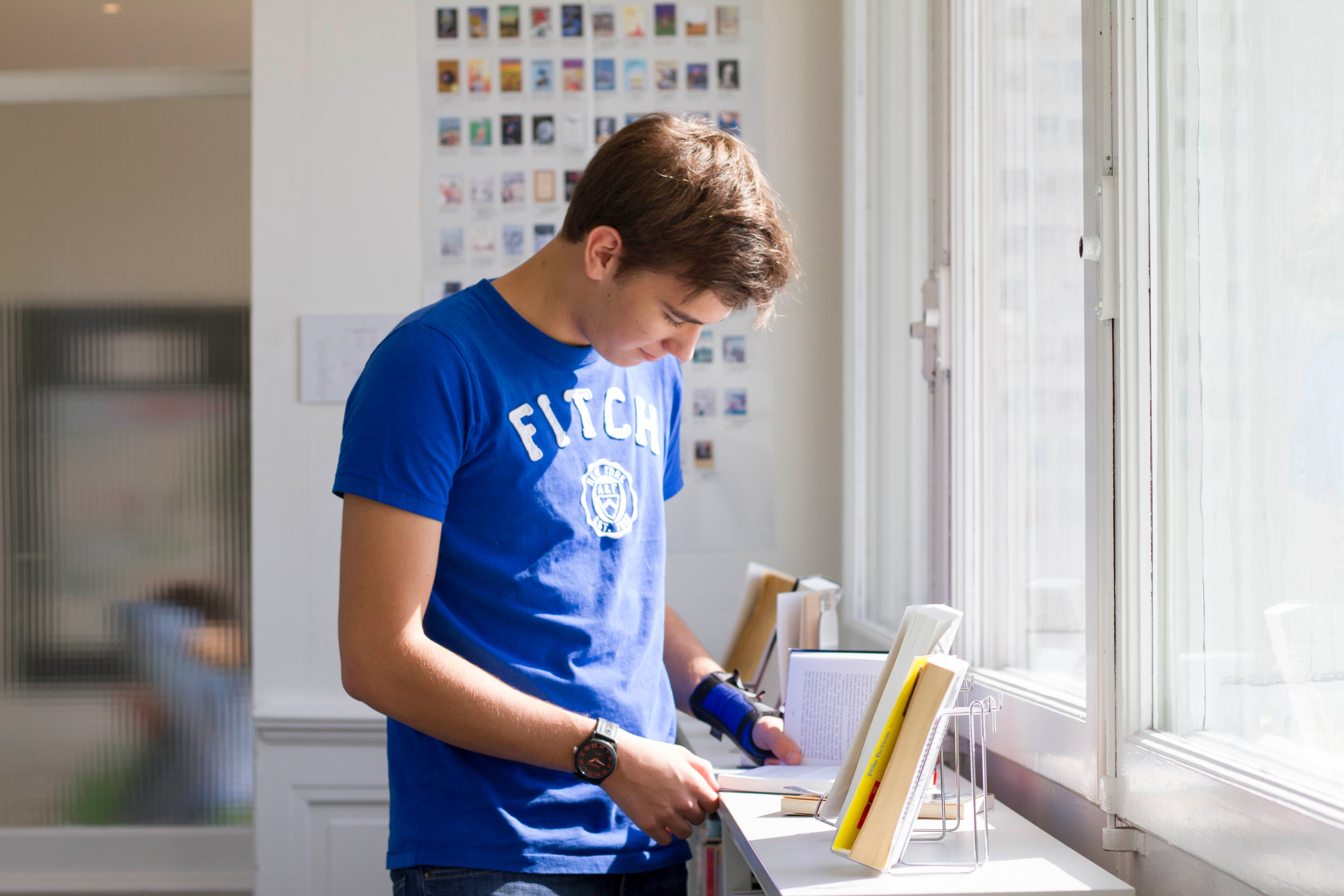 Study at Brillantmont International School library