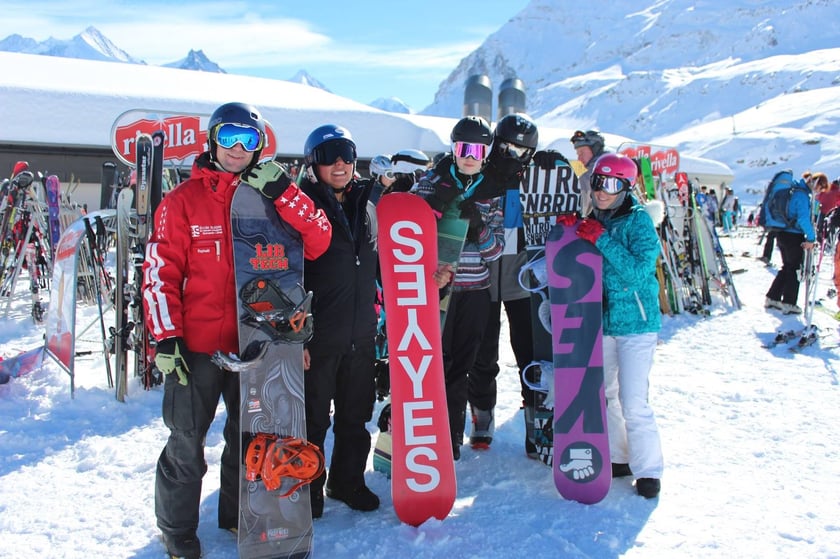 International School snowboarding