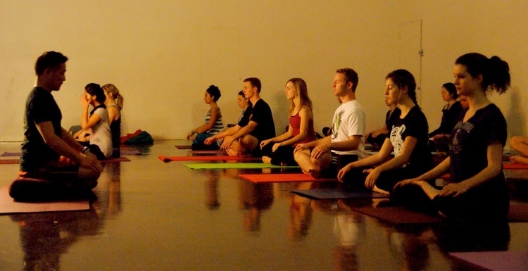 students meditation