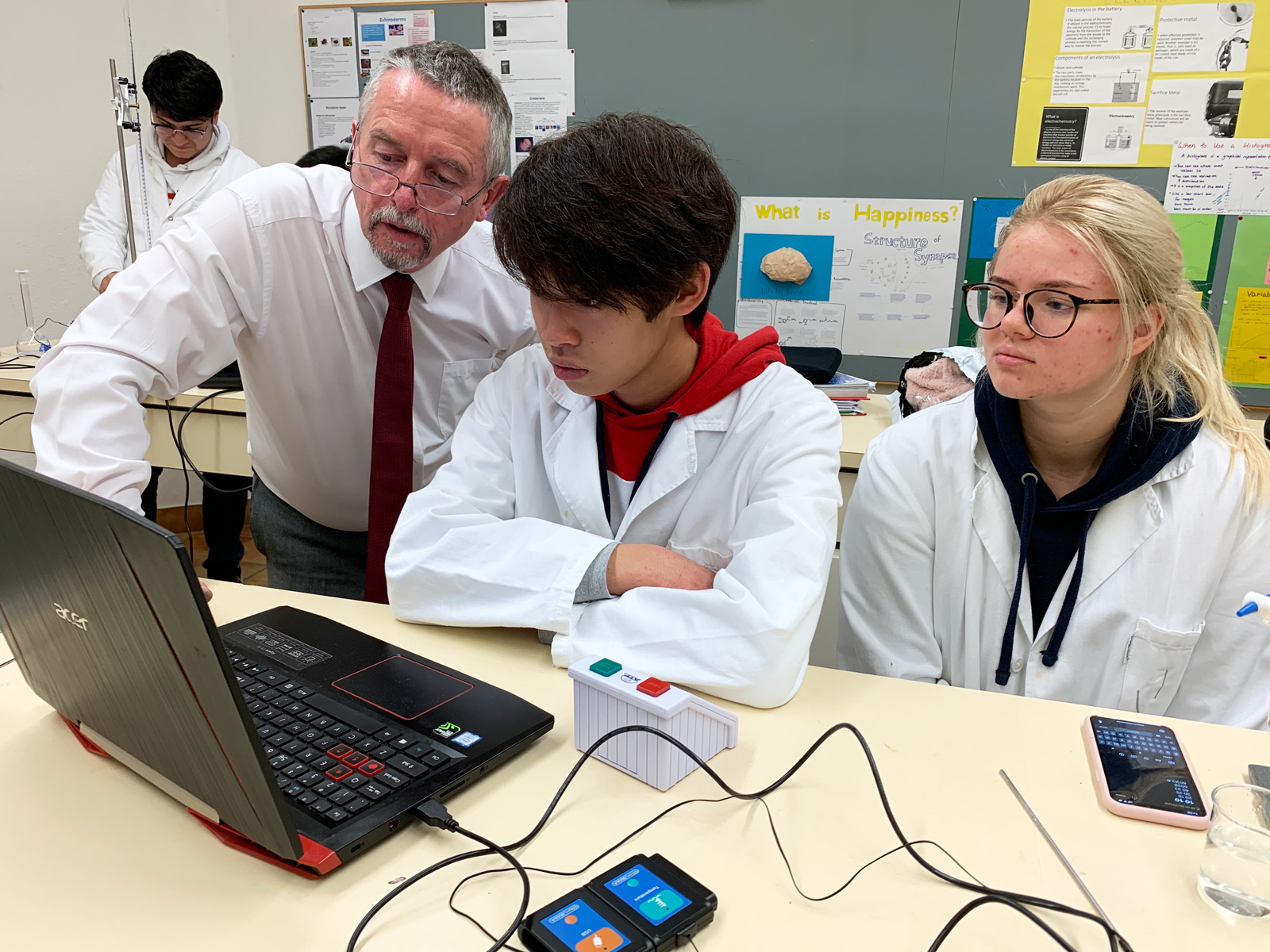 Chemistry-IGCSE-and-A-Levels-Programme-at-Brillantmont-International-School